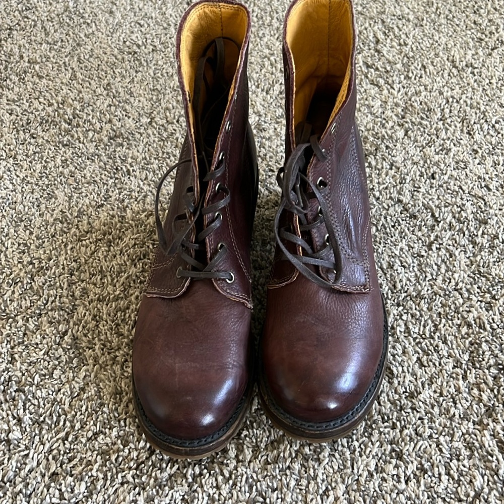 Frye Sabrina lace up boots